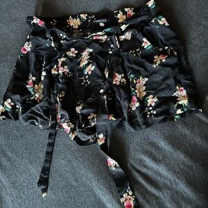 Floral Tie-Waist Women's Shorts - Black